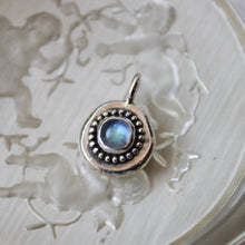 Load image into Gallery viewer, Moonstone Pebble