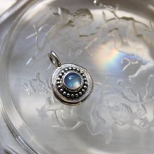Load image into Gallery viewer, Moonstone Pebble