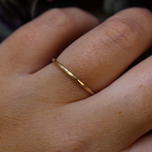 Load image into Gallery viewer, Solid 14K Gold Ring